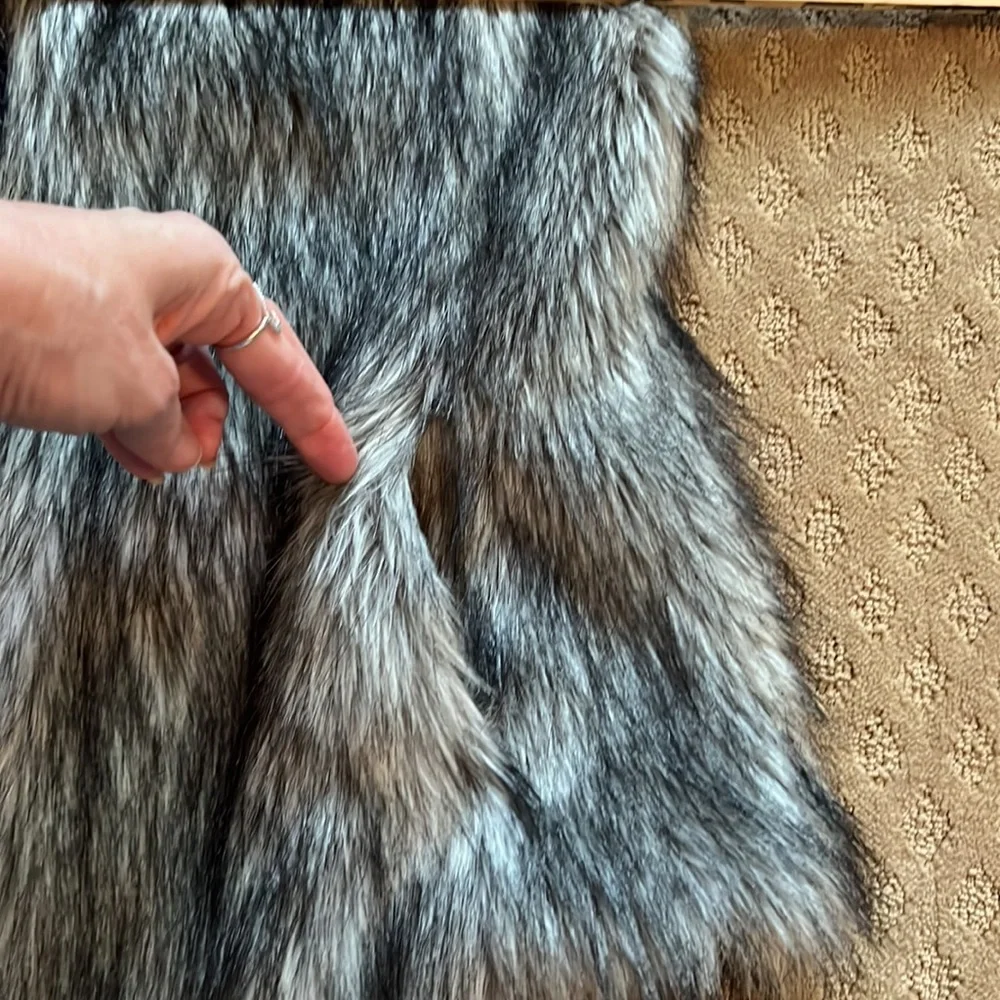 White House Black Market Gray Faux Fur Vest Jacket - Picture 8 of 8